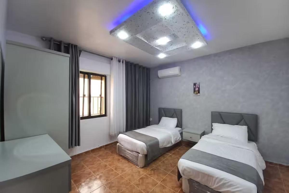 Al-Nujoom Hotel Suites Amman Eksteriør billede