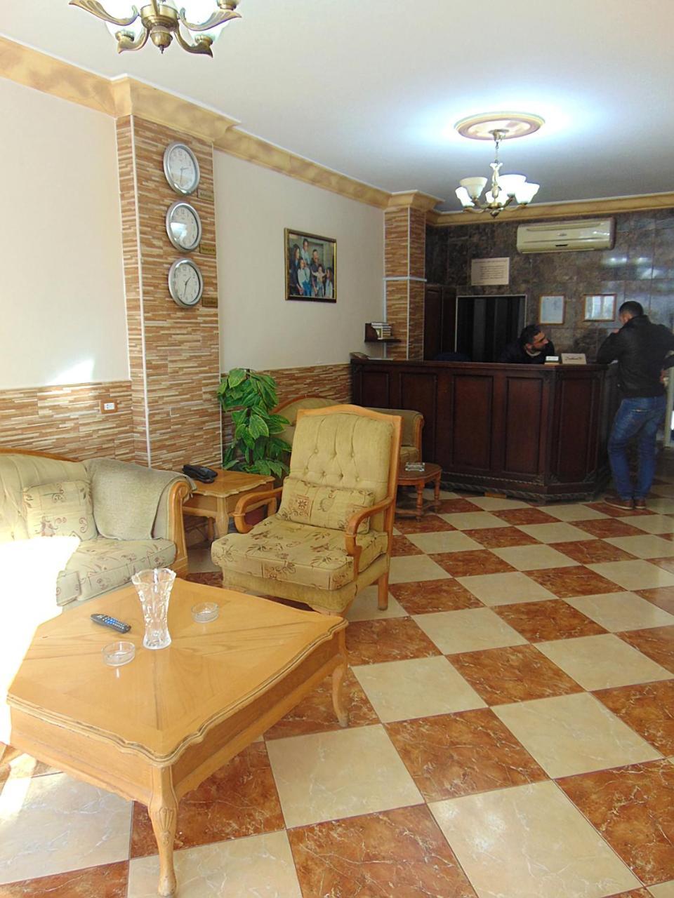 Al-Nujoom Hotel Suites Amman Eksteriør billede