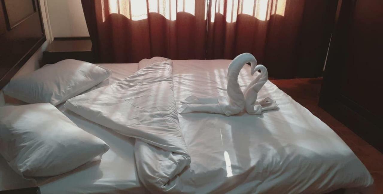 Al-Nujoom Hotel Suites Amman Eksteriør billede
