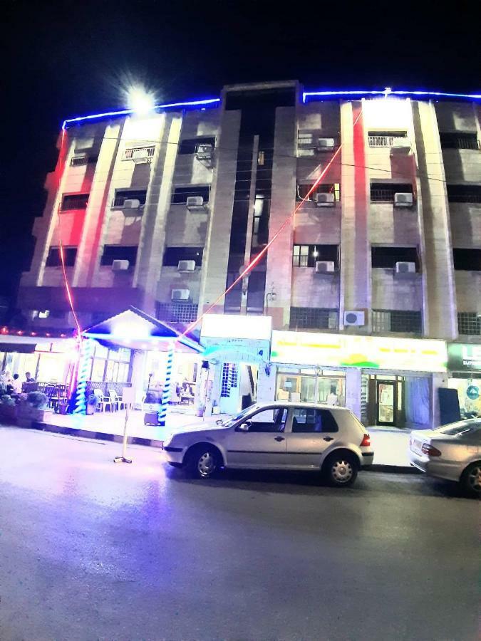 Al-Nujoom Hotel Suites Amman Eksteriør billede